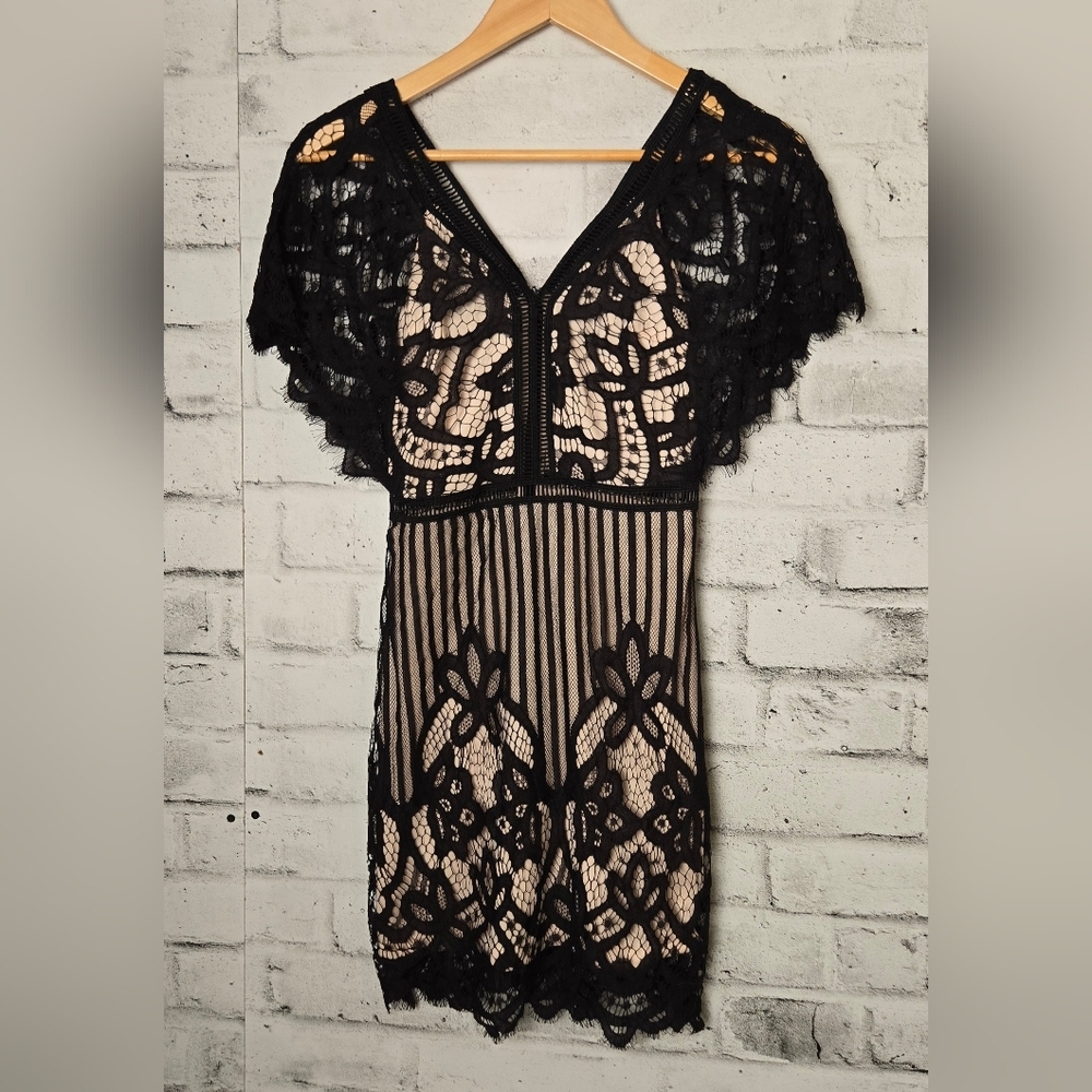 Boohoo Black Lace Bodycon Mini Dress Nude Lined V Neck Size 2